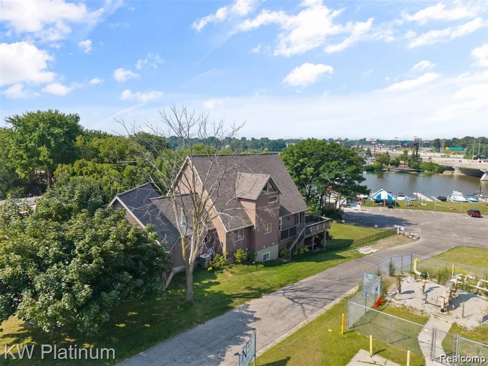 1907 Riverside Drive Port Huron City, MI 48060