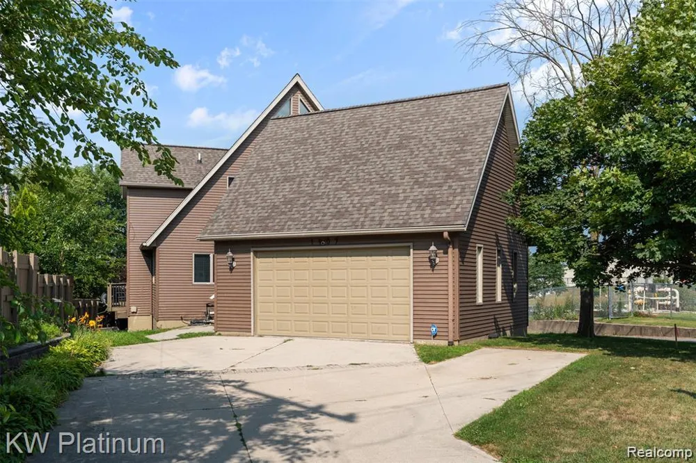 1907 Riverside Drive Port Huron City, MI 48060