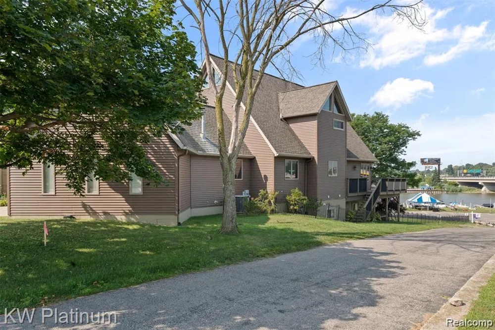 1907 Riverside Drive Port Huron City, MI 48060