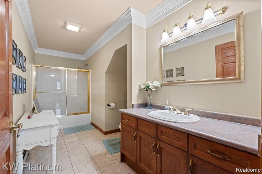 1907 Riverside Drive Port Huron City, MI 48060