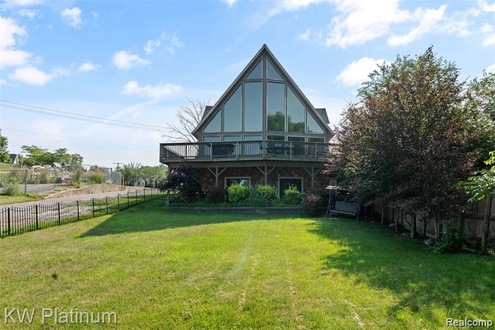 1907 Riverside Drive Port Huron City, MI 48060