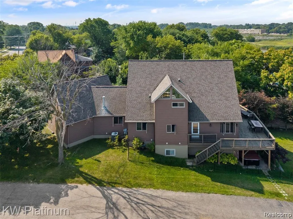 1907 Riverside Drive Port Huron City, MI 48060