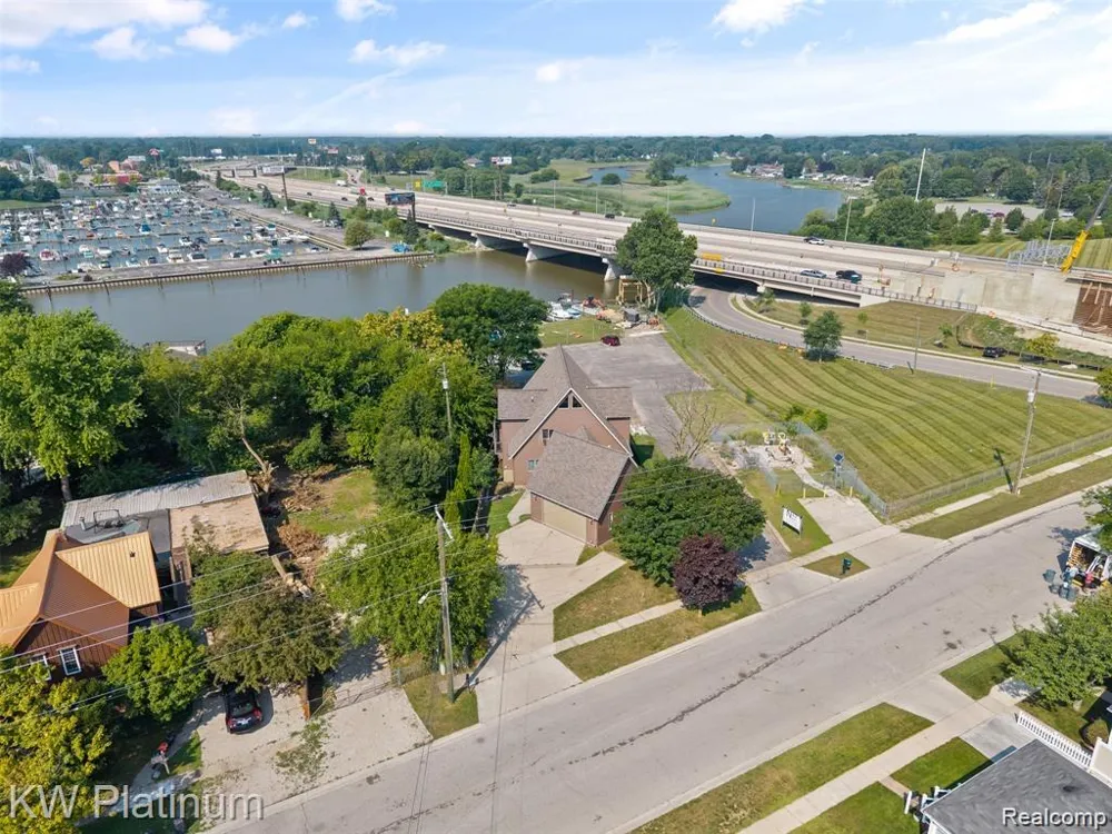 1907 Riverside Drive Port Huron City, MI 48060