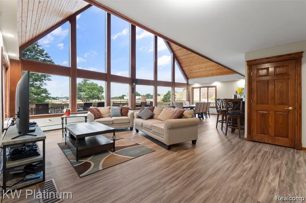 1907 Riverside Drive Port Huron City, MI 48060