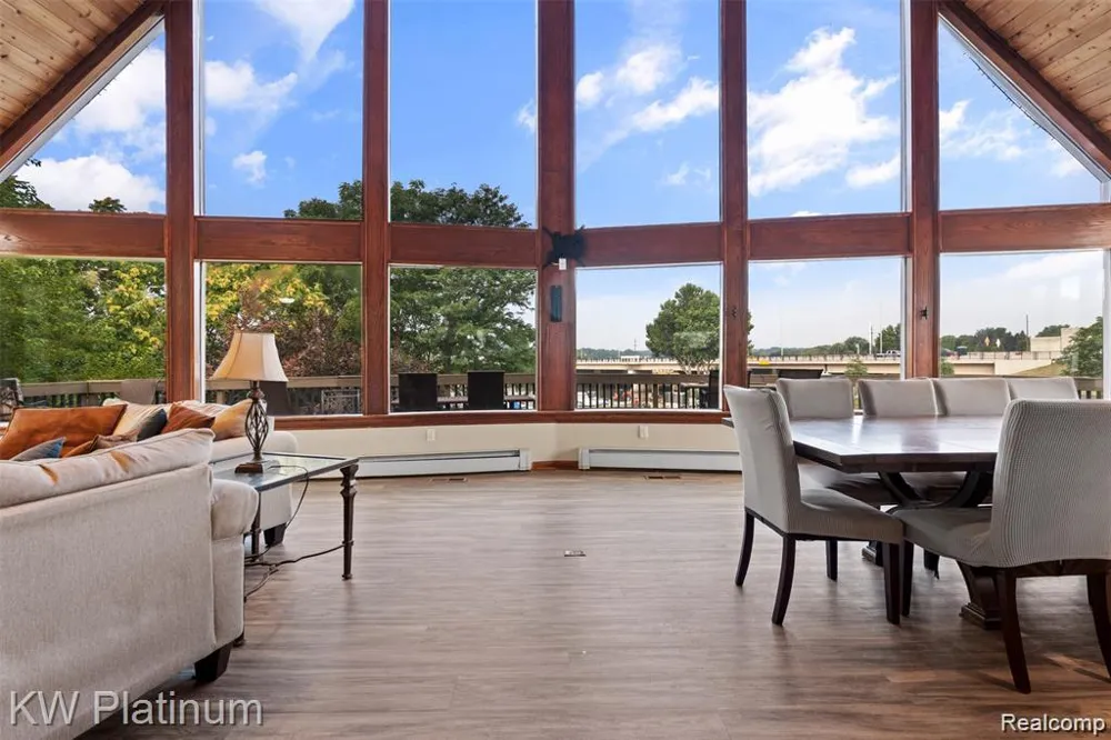 1907 Riverside Drive Port Huron City, MI 48060
