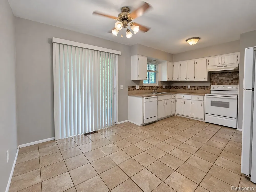 26926 Campau Lane Harrison Charter Township, MI 48045