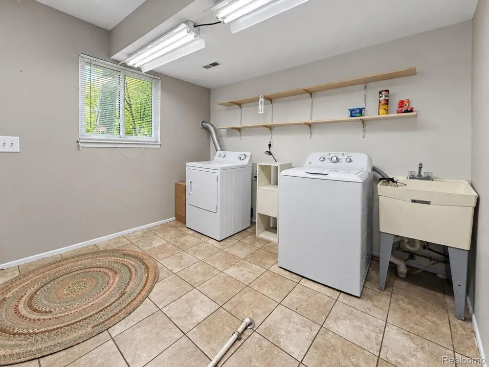 26926 Campau Lane Harrison Charter Township, MI 48045