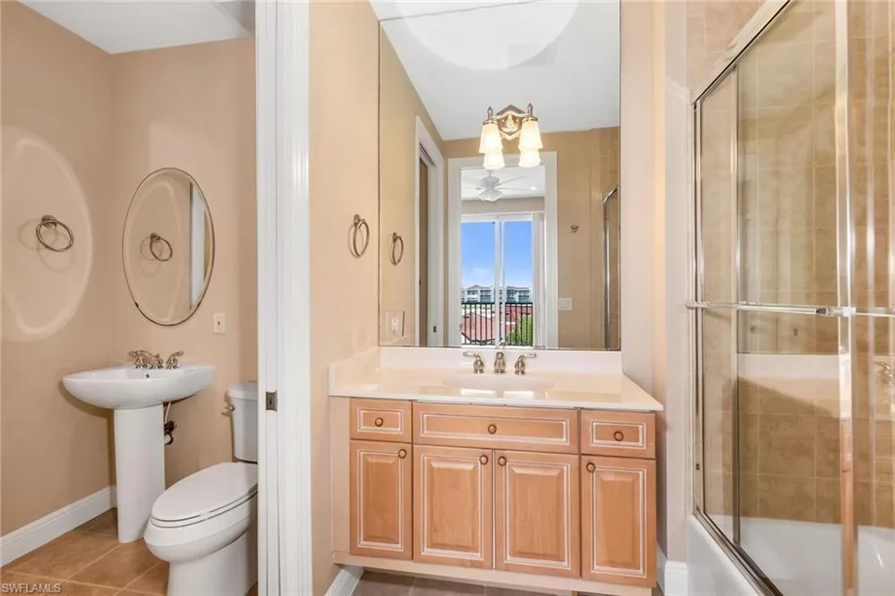 700 La Peninsula Boulevard #603 Naples, FL 34113