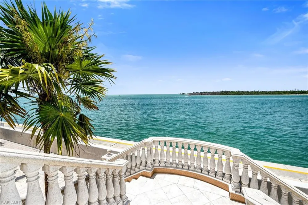 700 La Peninsula Boulevard #603 Naples, FL 34113