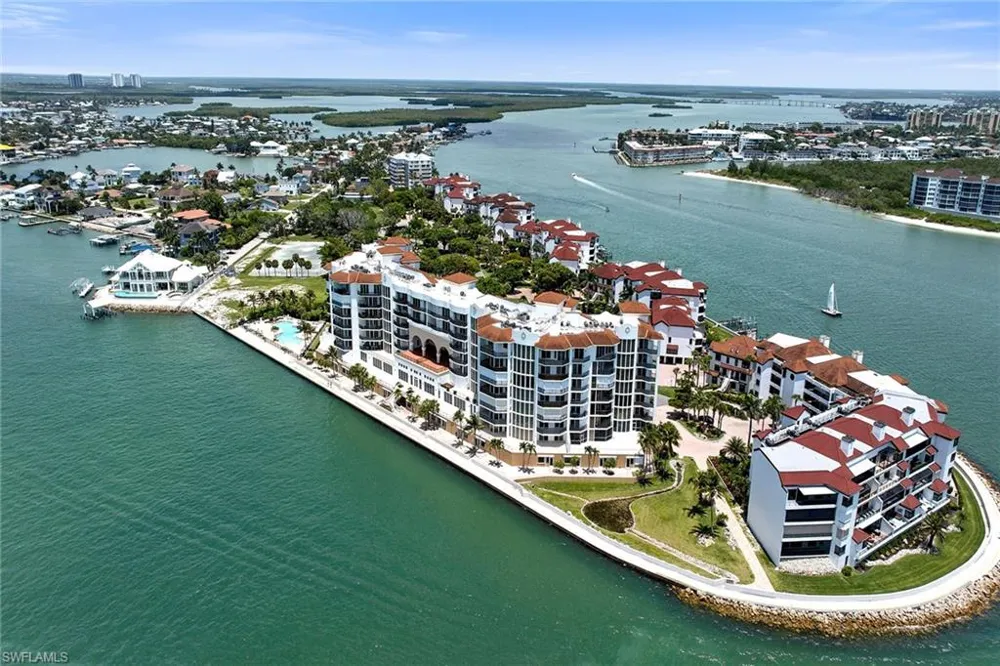 700 La Peninsula Boulevard #603 Naples, FL 34113