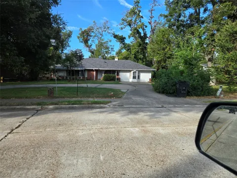 1208 E Kings Highway