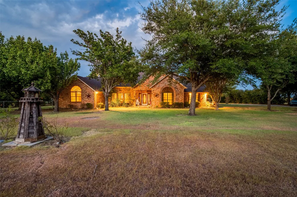 611 Combine Road Seagoville, TX 75159