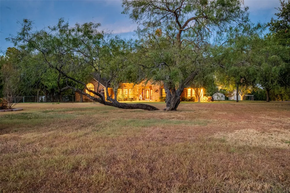 611 Combine Road Seagoville, TX 75159