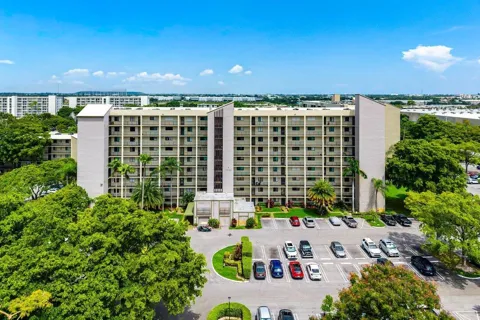 2205 S CYPRESS BEND DRIVE #103