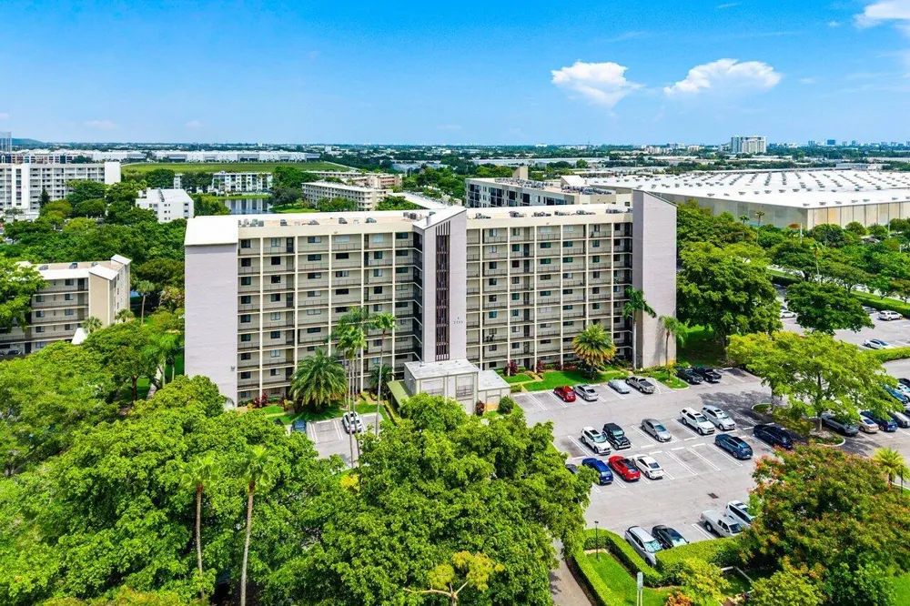 2205 S CYPRESS BEND DRIVE #103 Pompano Beach, FL 33069