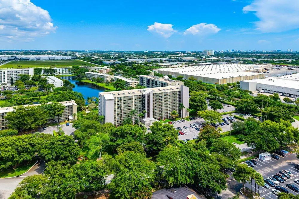 2205 S CYPRESS BEND DRIVE #103 Pompano Beach, FL 33069