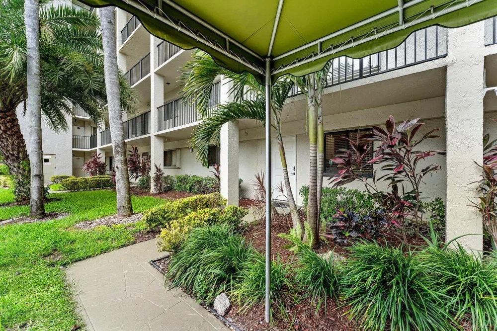 2205 S CYPRESS BEND DRIVE #103 Pompano Beach, FL 33069