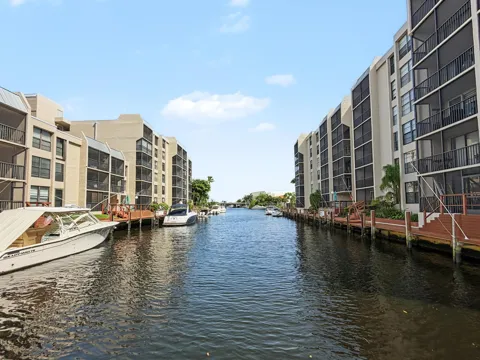 9 Royal Palm Way #3060