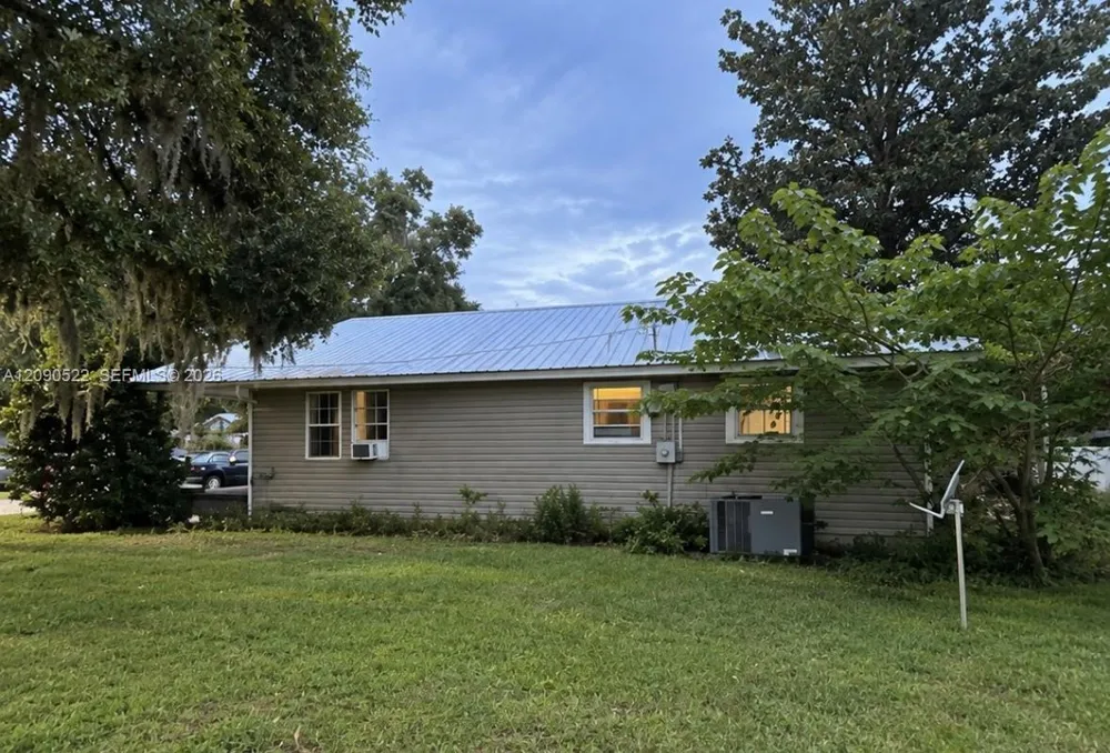 1051 Lake Dr Other City - In The State Of Florida, FL 32055