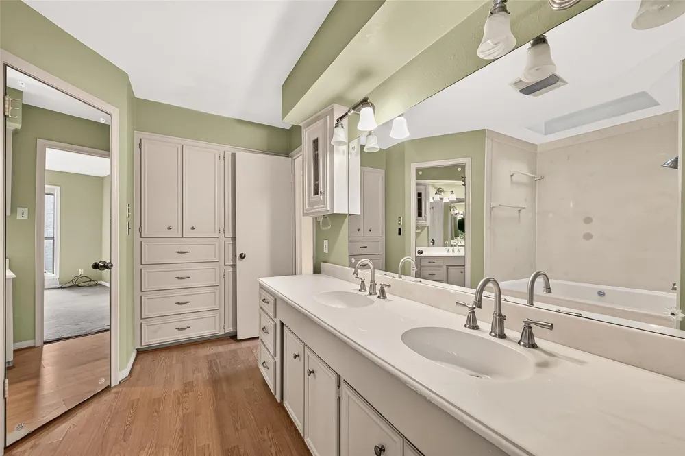 219 Essex Place Stafford, TX 77477