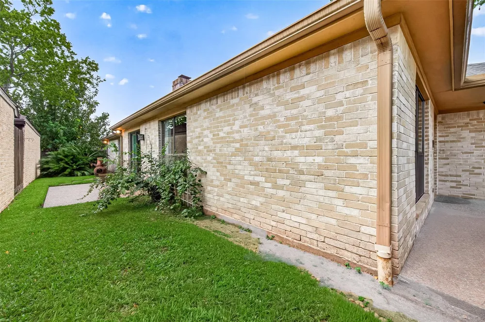 219 Essex Place Stafford, TX 77477