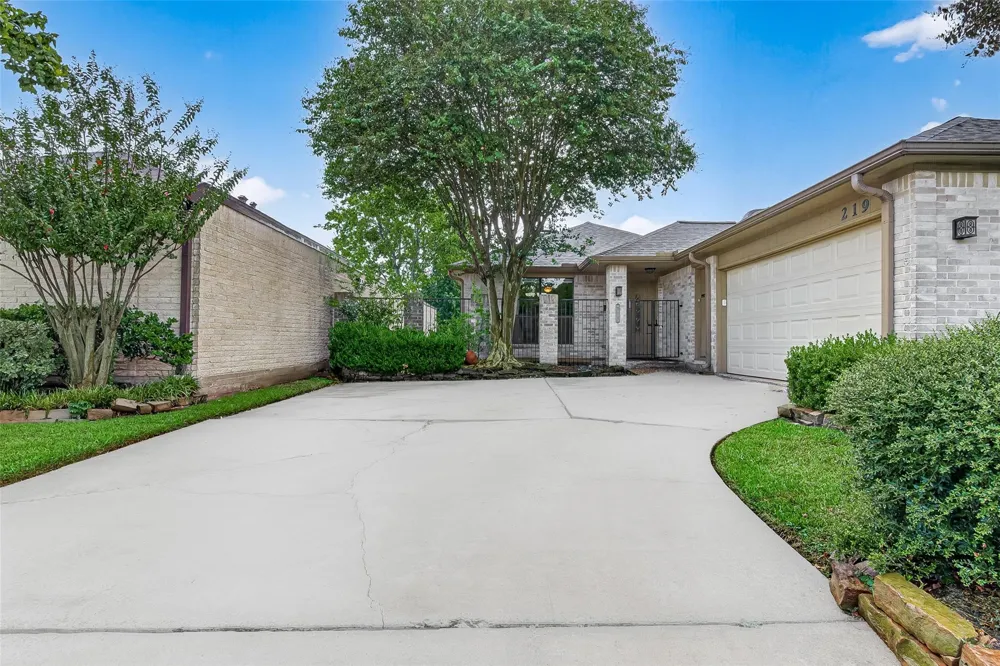 219 Essex Place Stafford, TX 77477