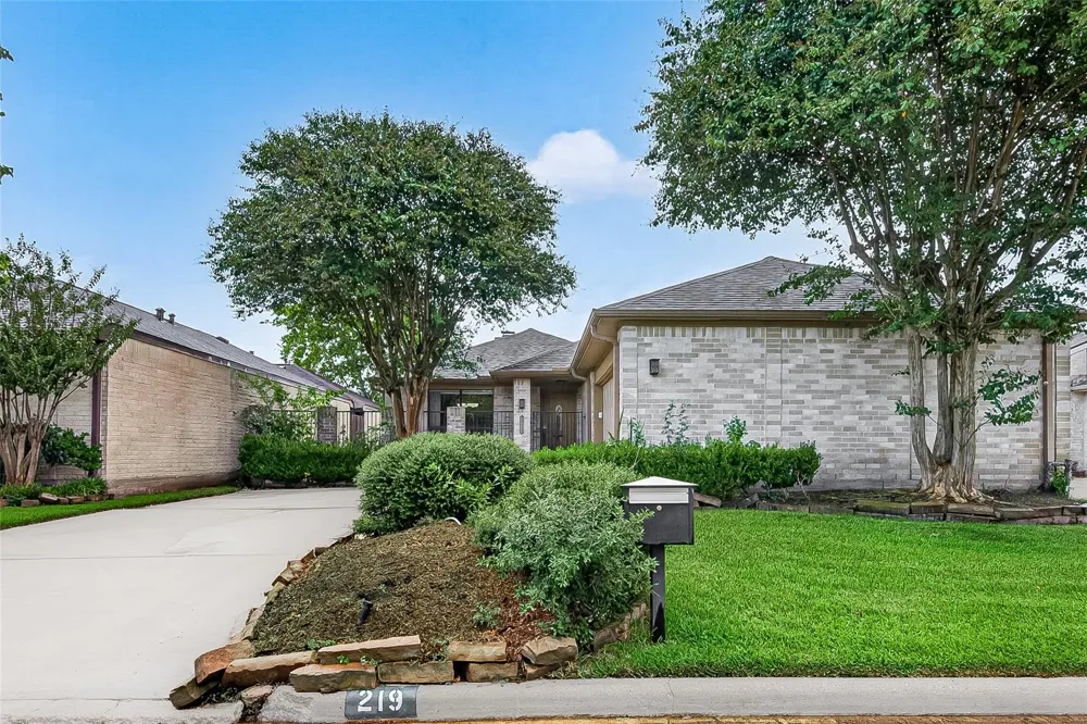 219 Essex Place Stafford, TX 77477
