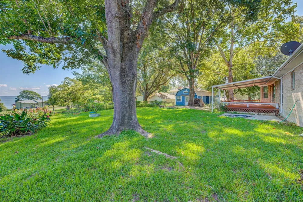 20 Valley Drive Coldspring, TX 77331
