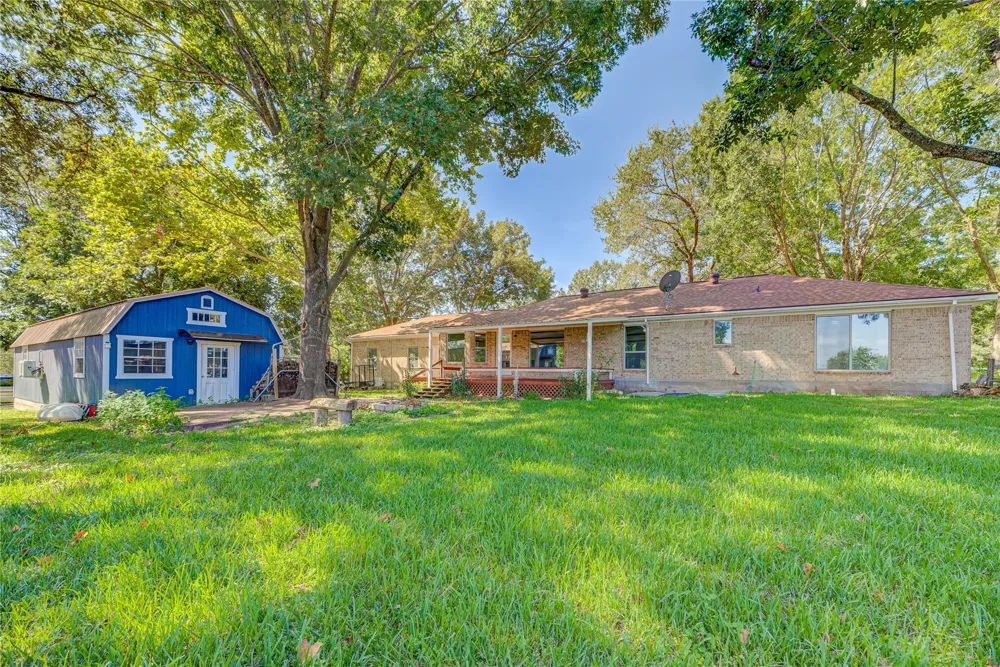 20 Valley Drive Coldspring, TX 77331