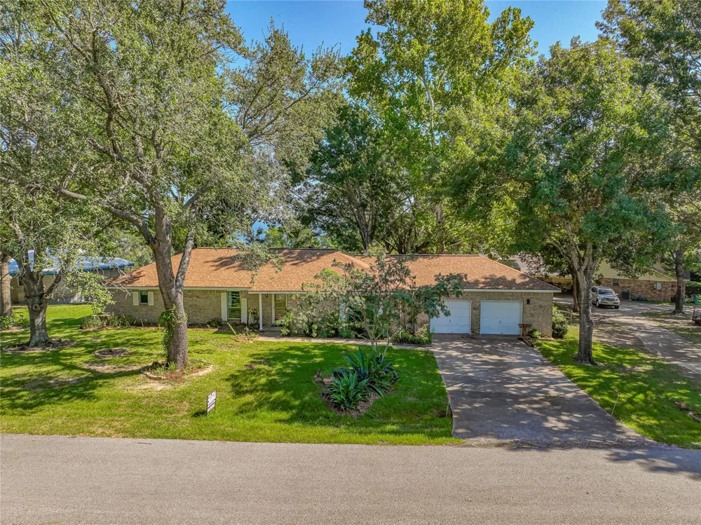20 Valley Drive Coldspring, TX 77331
