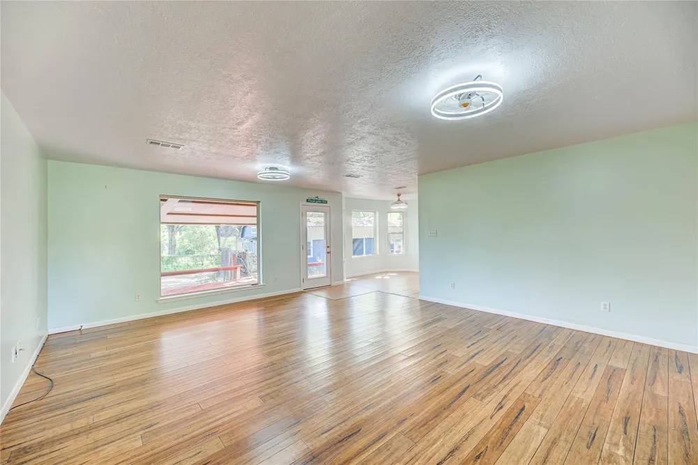 20 Valley Drive Coldspring, TX 77331