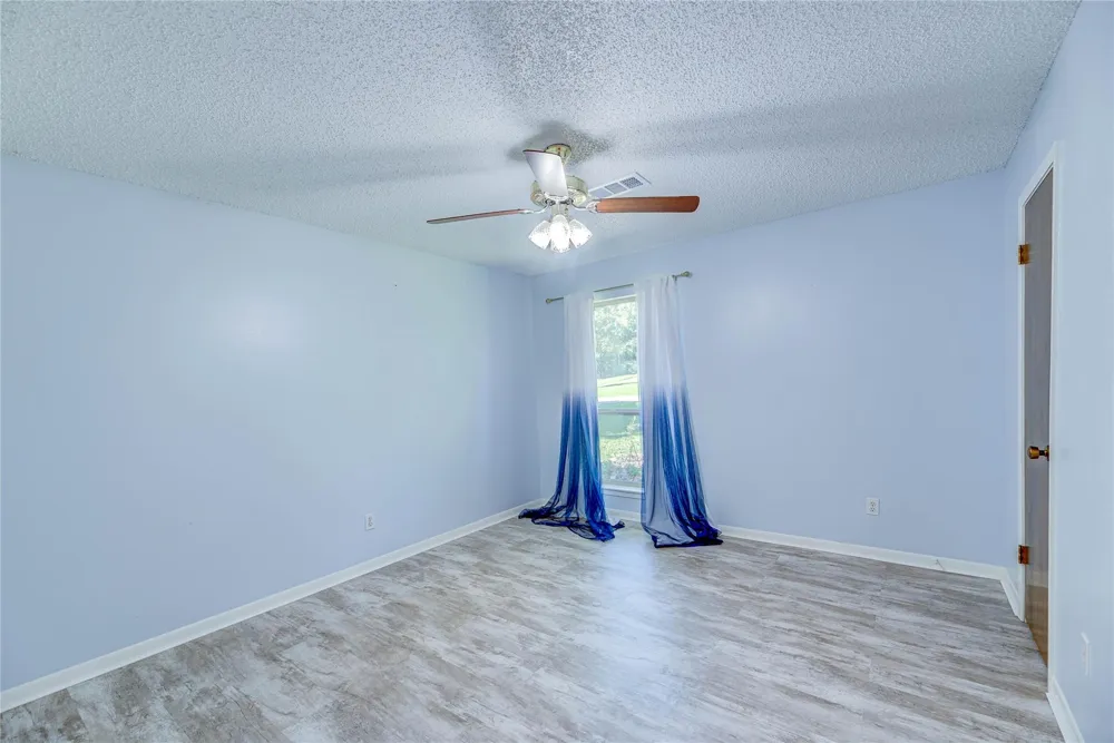 20 Valley Drive Coldspring, TX 77331