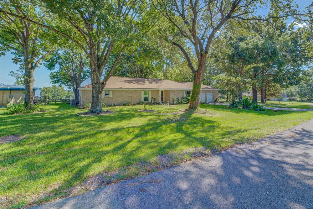 20 Valley Drive Coldspring, TX 77331