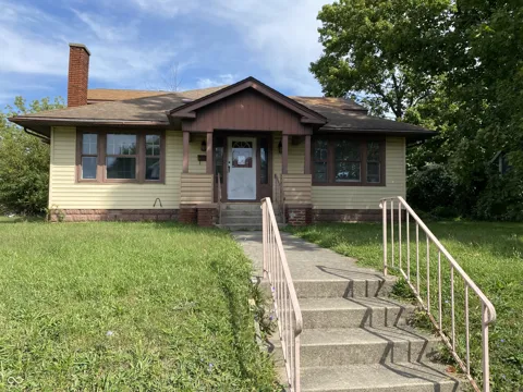 1000 E 8th Street