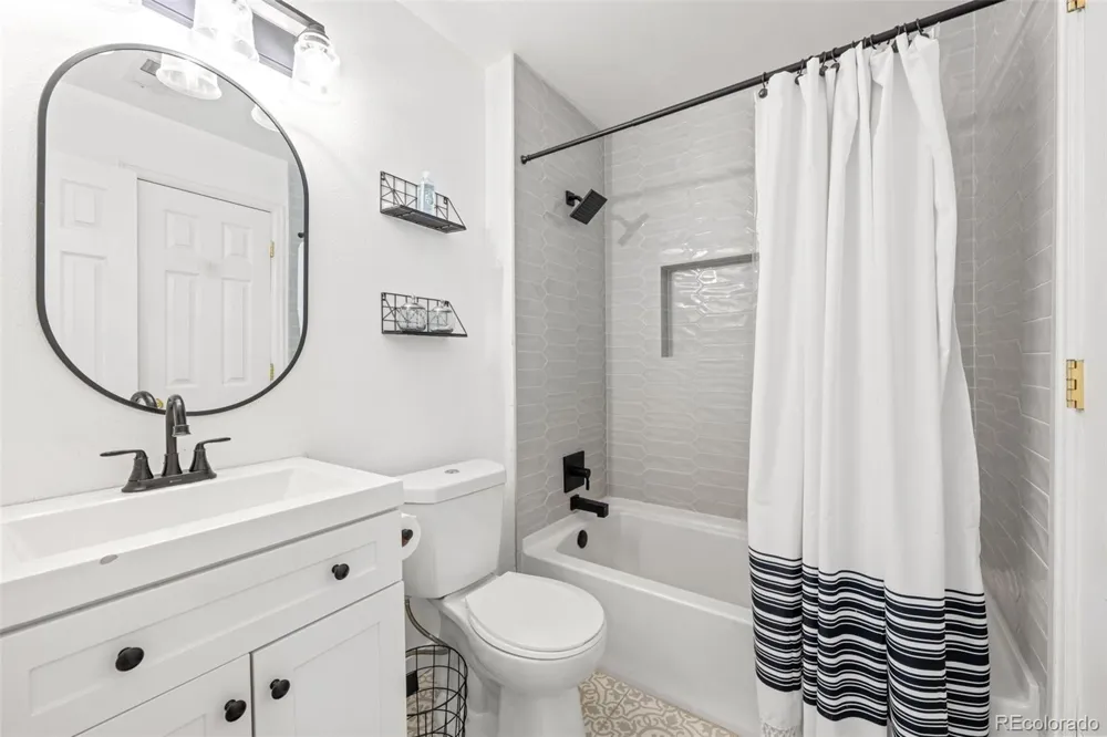 13792 E Lehigh Avenue #B Aurora, CO 80014
