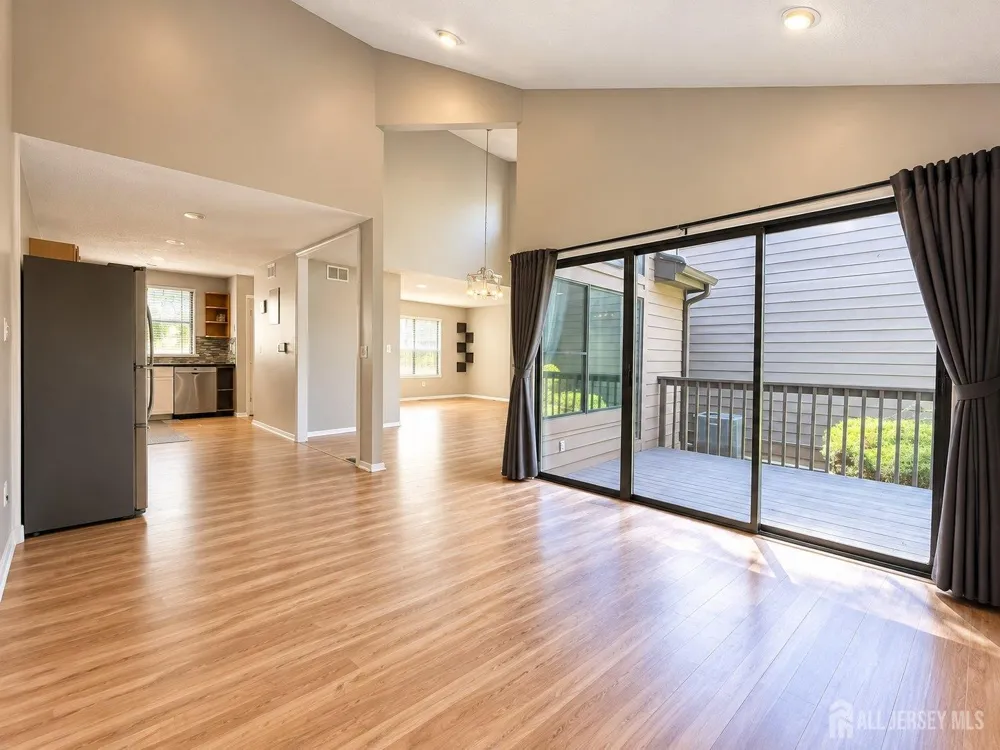 251 Sayre Drive Plainsboro, NJ 08540
