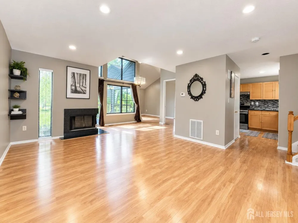 251 Sayre Drive Plainsboro, NJ 08540