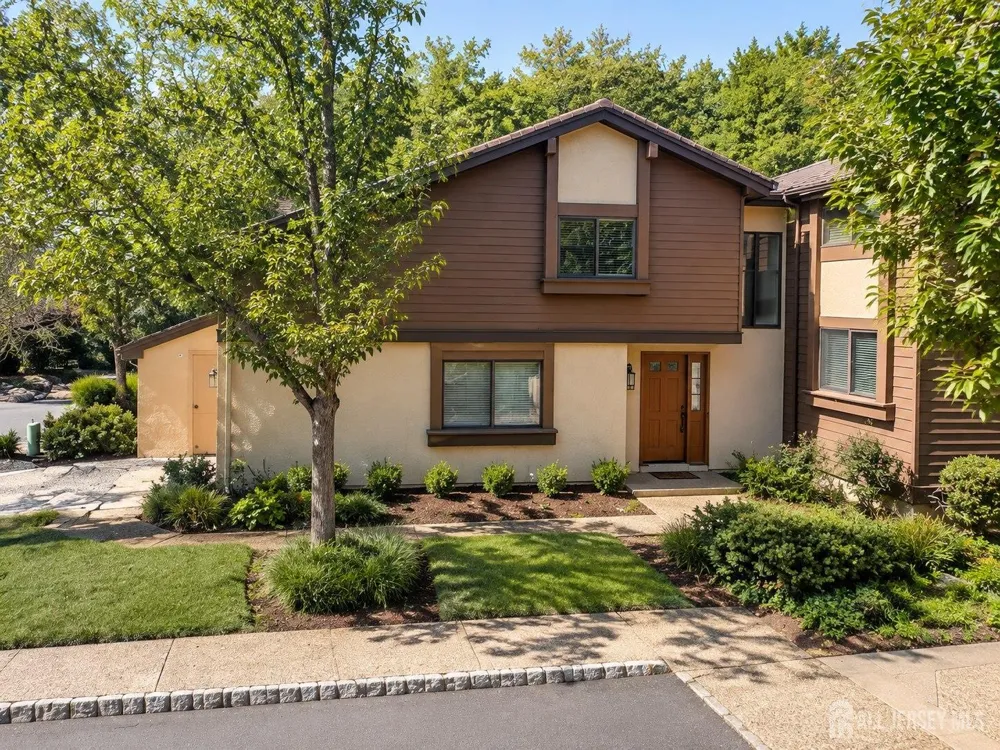 251 Sayre Drive Plainsboro, NJ 08540