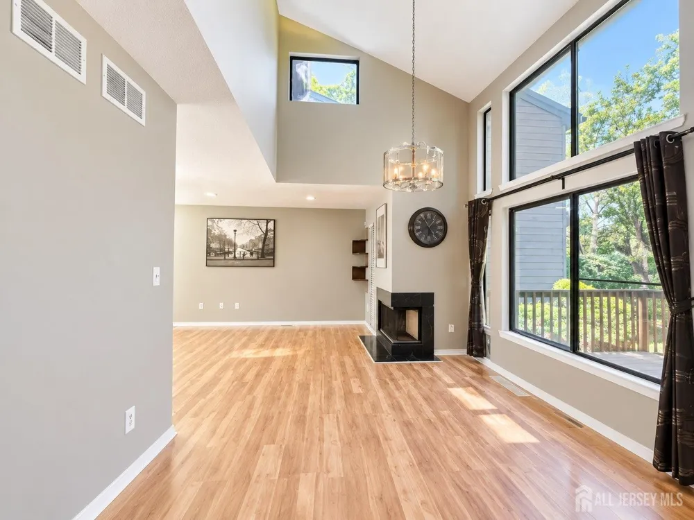 251 Sayre Drive Plainsboro, NJ 08540