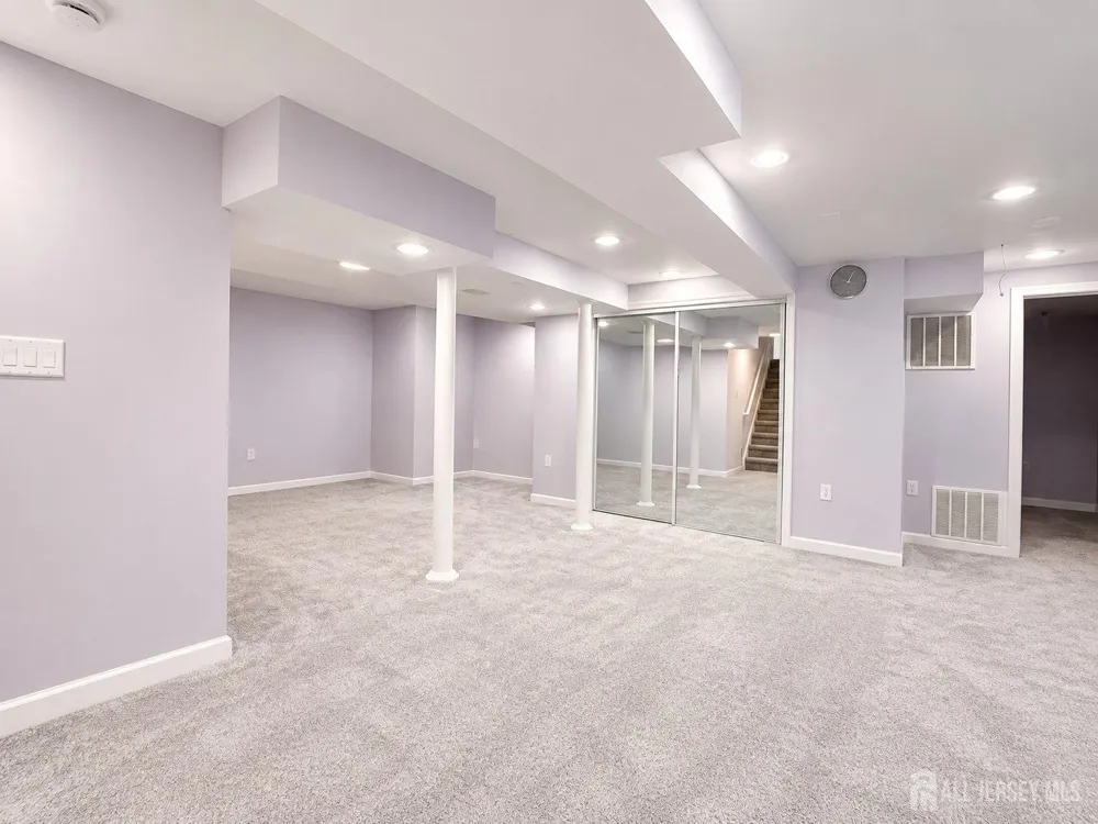 251 Sayre Drive Plainsboro, NJ 08540