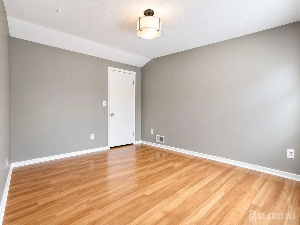 251 Sayre Drive Plainsboro, NJ 08540