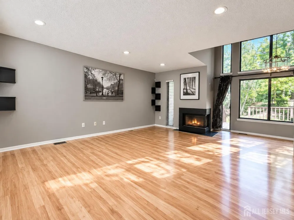251 Sayre Drive Plainsboro, NJ 08540