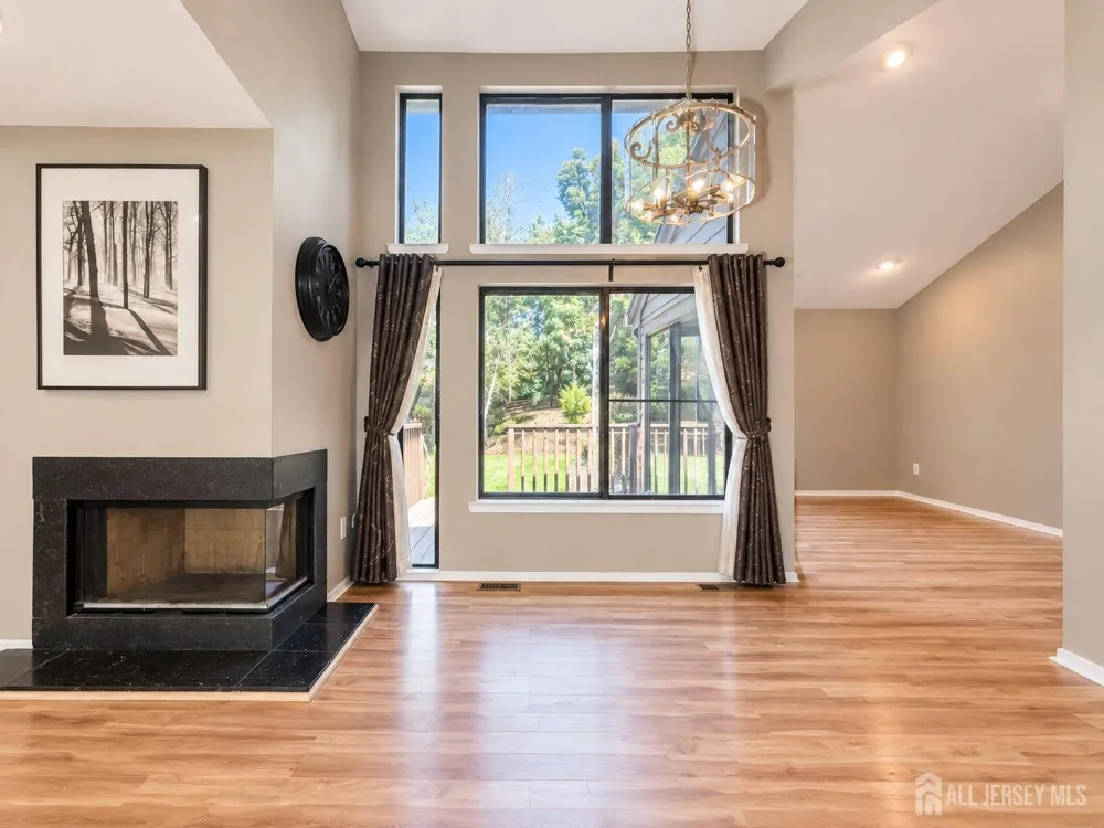 251 Sayre Drive Plainsboro, NJ 08540