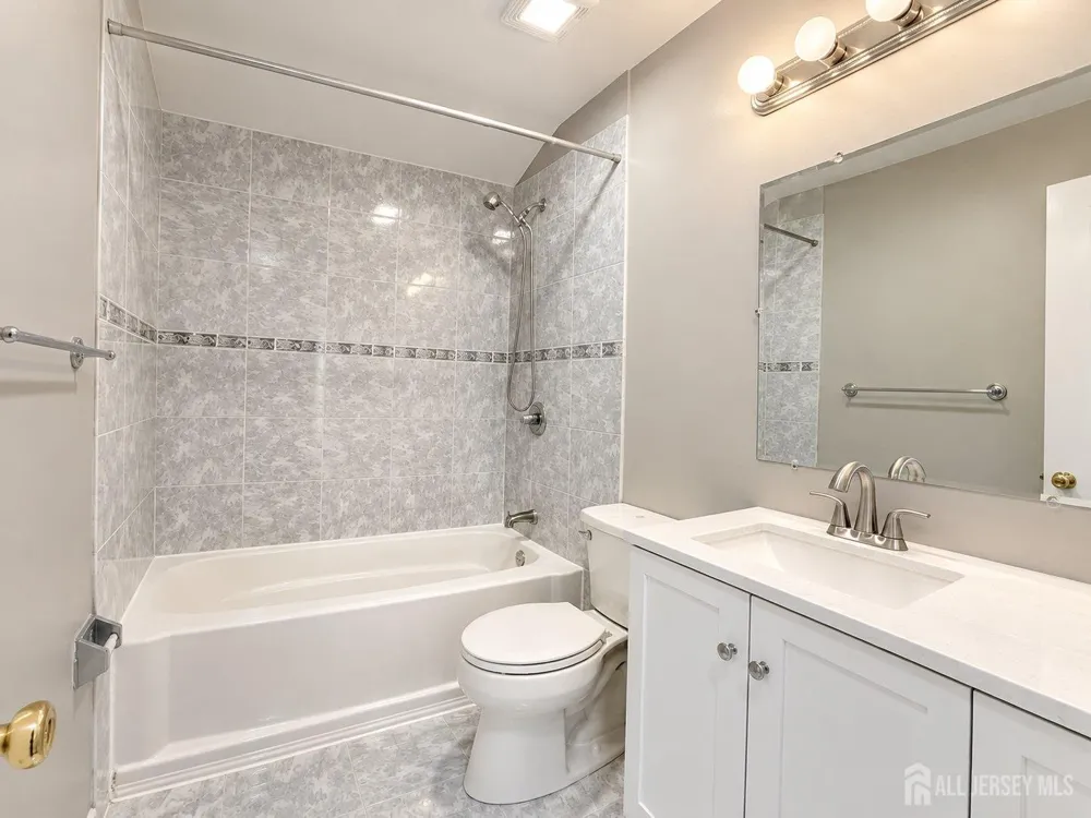 251 Sayre Drive Plainsboro, NJ 08540