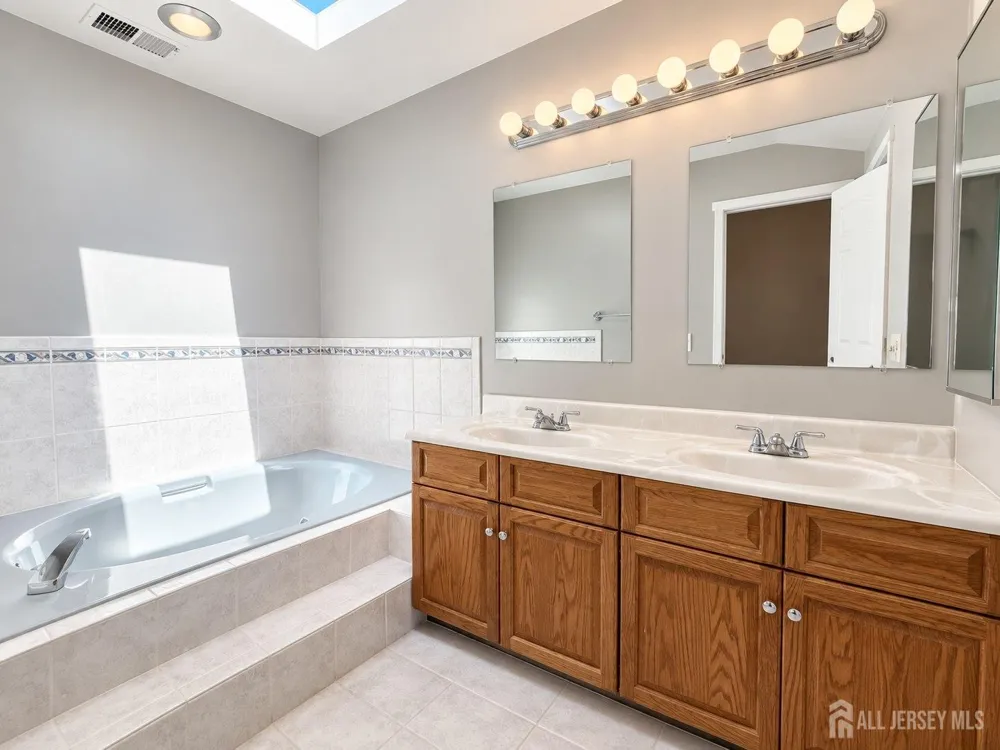 251 Sayre Drive Plainsboro, NJ 08540