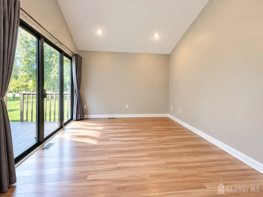 251 Sayre Drive Plainsboro, NJ 08540