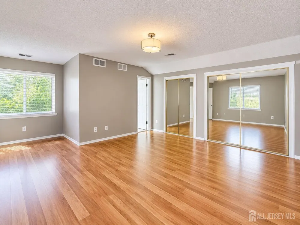 251 Sayre Drive Plainsboro, NJ 08540
