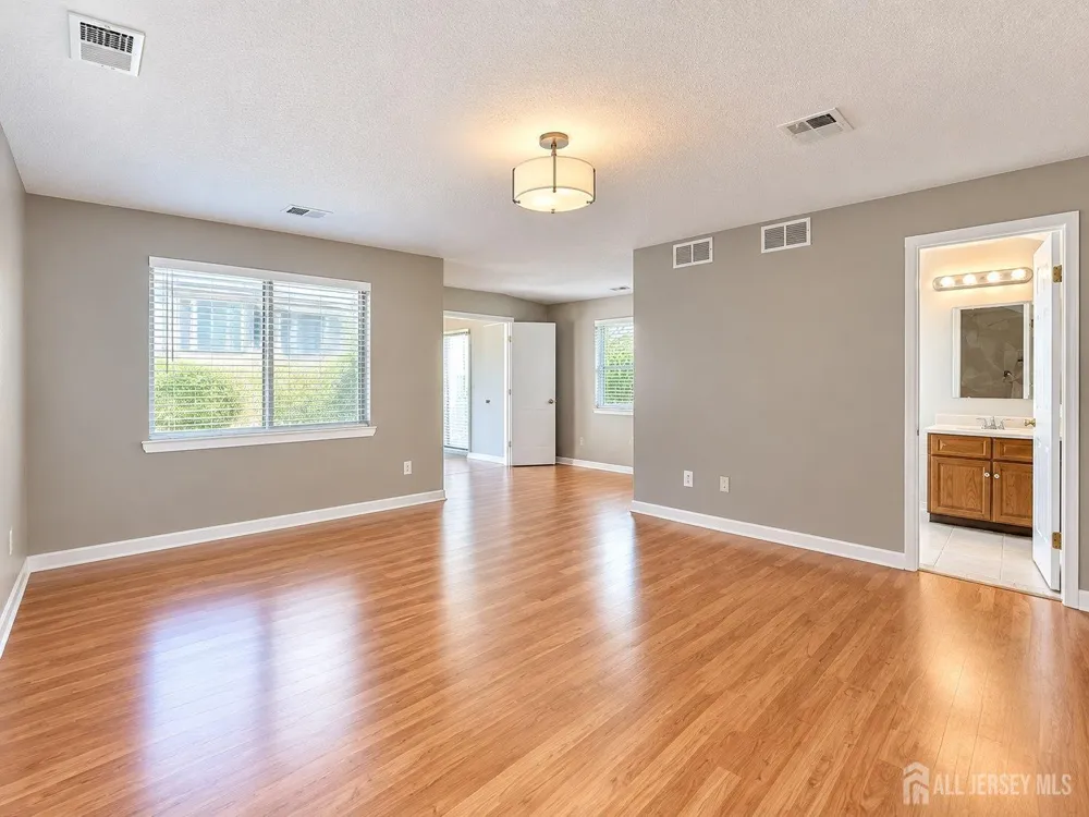 251 Sayre Drive Plainsboro, NJ 08540