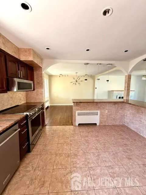 713 Roessner Drive Union, NJ 07083