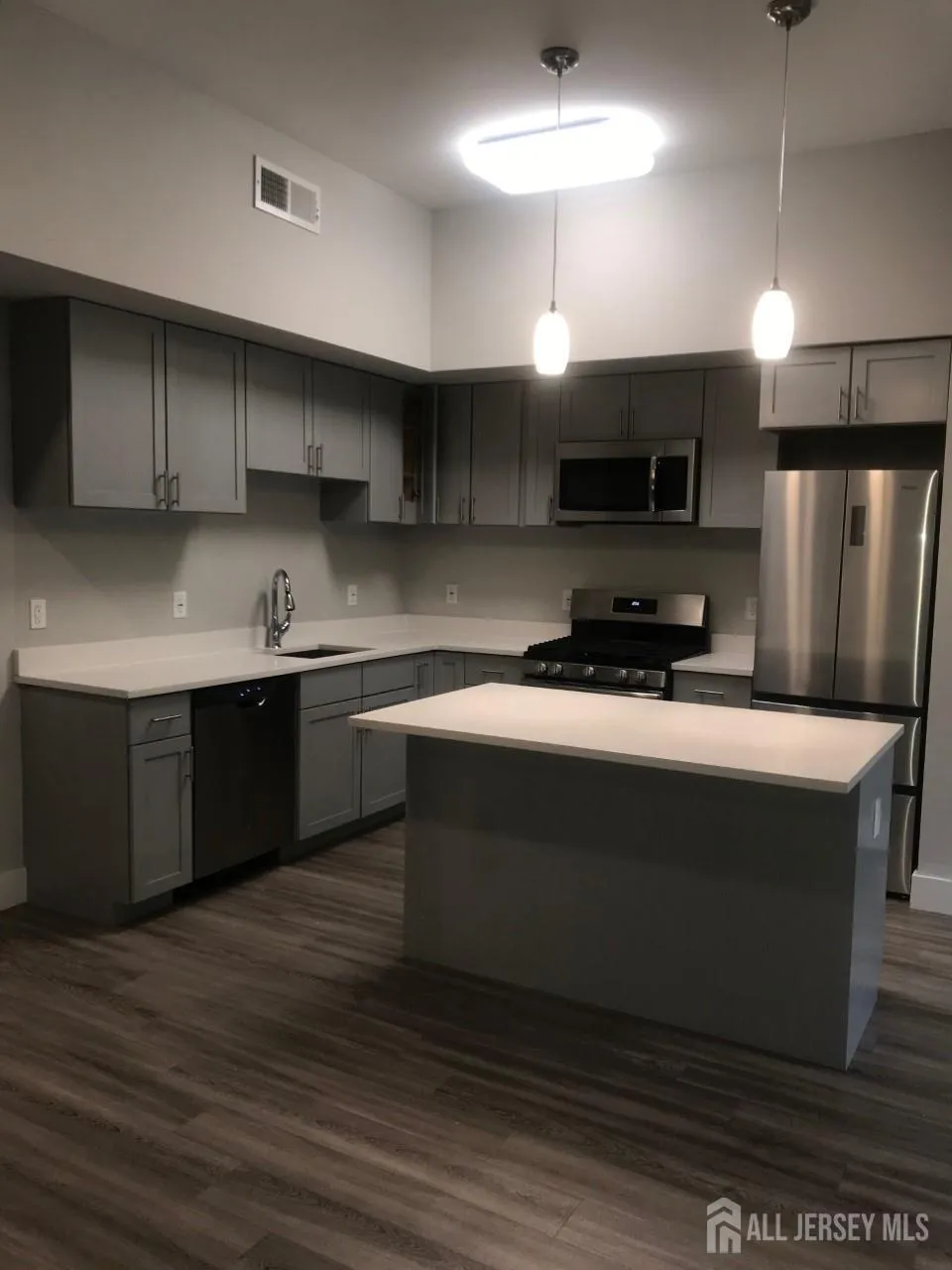 22 Center Street #203 Metuchen, NJ 08840